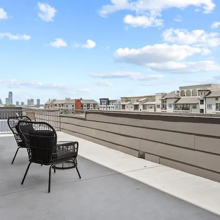 Balcony Views And Ideal West Campus Austin Location